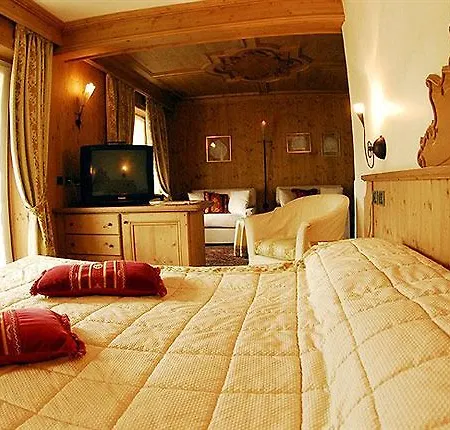 Hotel Dei Pini 4*
